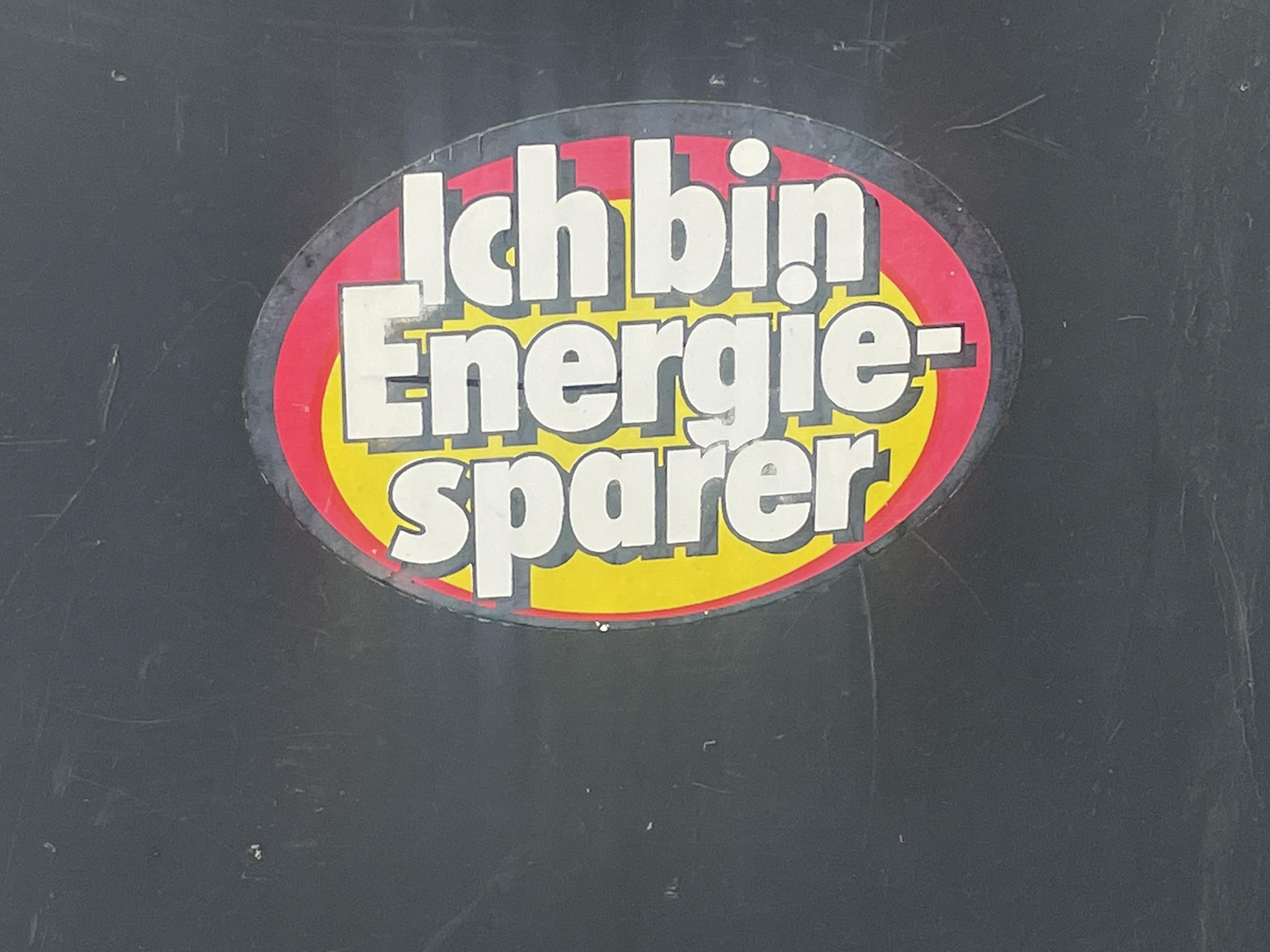 Aufkleber Ich bin Energiesparer Einrahmung Schwarz Rot Gold