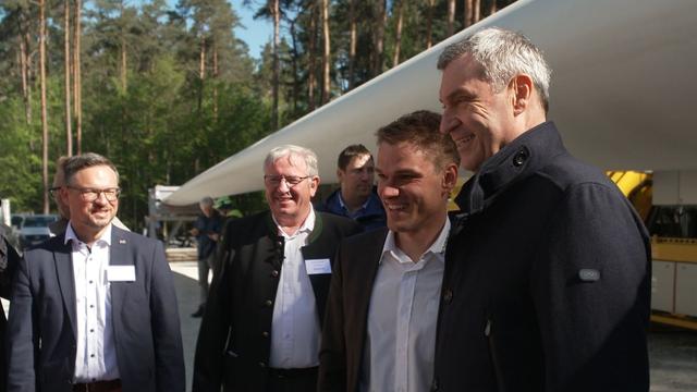 Bayern plant in den kommenden Jahren 1.000 neue Windräder. Aber ein neues Gesetzespaket von CDU-Bundeswirtschaftsministerin Reiche könnte es schwierig machen, diese Pläne umzusetzen. Unter bayerischen Politikern formiert sich breiter Widerstand. 